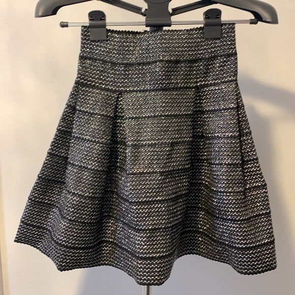 Stunning black and silver H&M skirt 🖤 - Picture 1 of 4